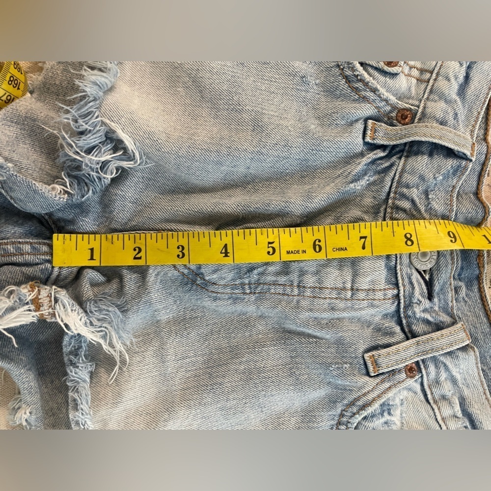 Levi’s 501 Buttonfly Frayed Denim Shorts Leather Patch Distressed - Picture 7 of 8